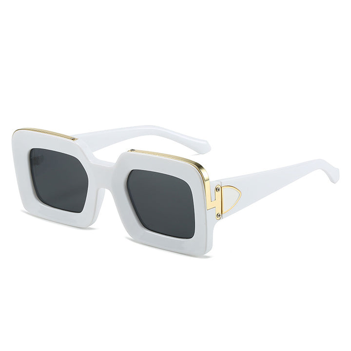 Women square sunglasses with luxurious design and golden accents Bowlift