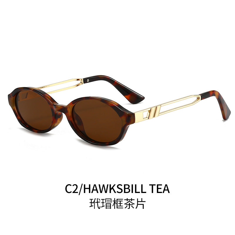 Women Elegant Sunglasses in luxurious tortoiseshell design with golden metal accents Bowlift