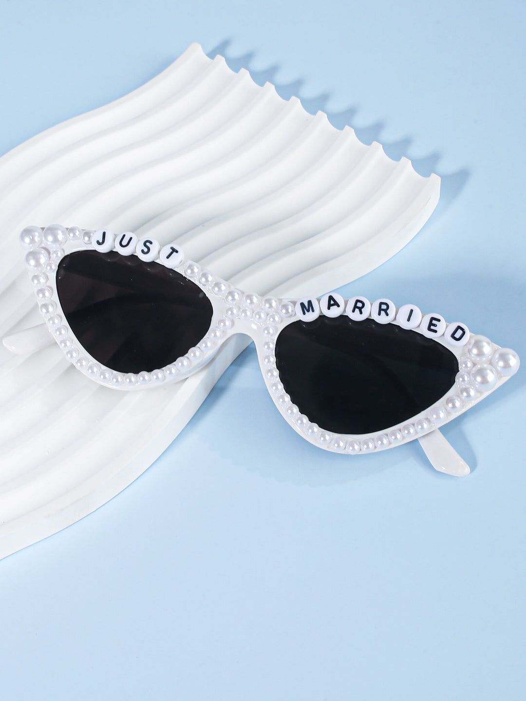 Cat-Eye Fashion Sunglasses Bowlift