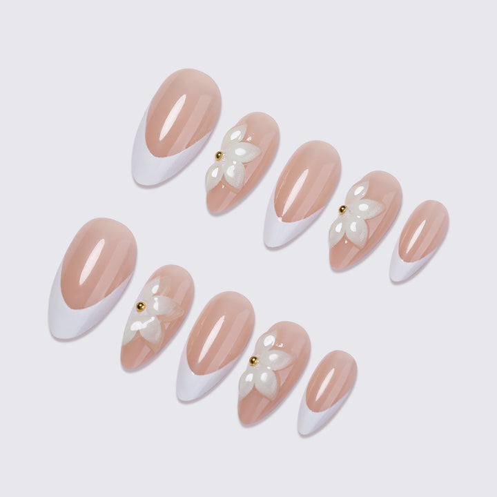 Floral Accent Press-On Nail Set Bowlift