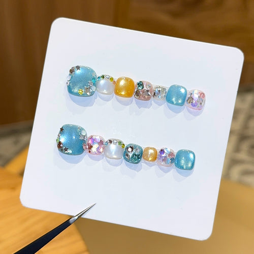 Artificial nails with sparkling accents and glittering design Bowlift