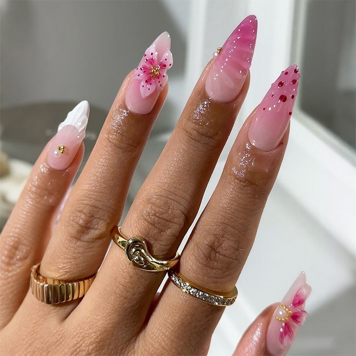 Creative nail art set with floral accents Bowlift