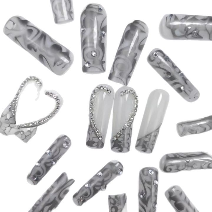 Artificial nails with sparkling rhinestones Bowlift
