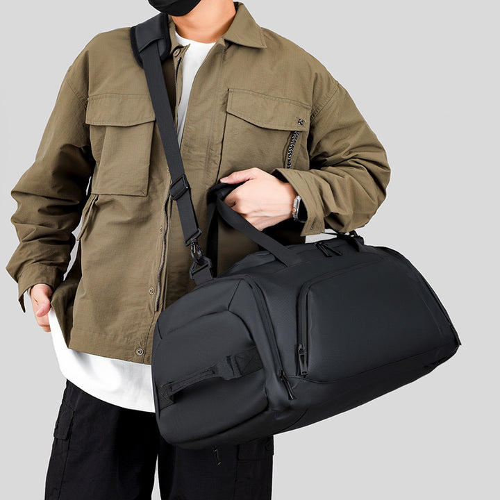 Practical sports and travel bag with organized storage space Bowlift