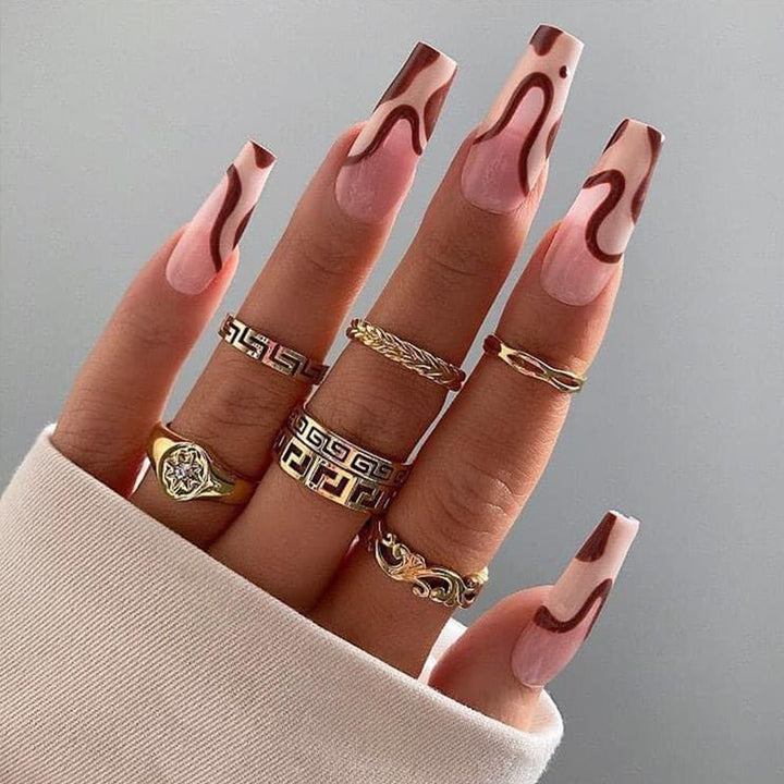 Artificial nails with creative wave pattern Bowlift