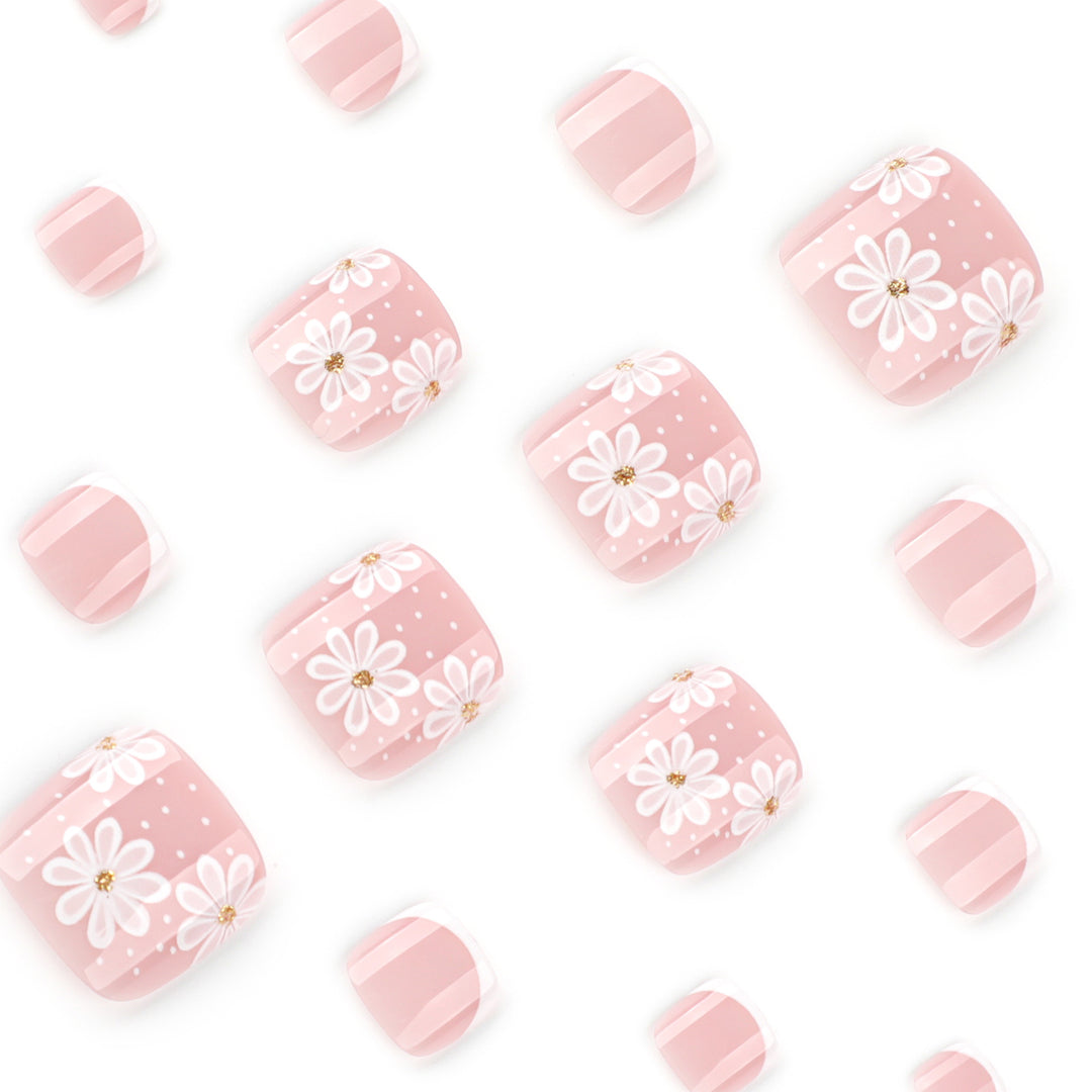 Artistic toenail art with elegant daisy motifs Bowlift