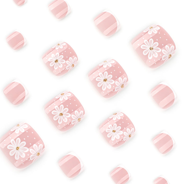 Artistic toenail art with elegant daisy motifs Bowlift