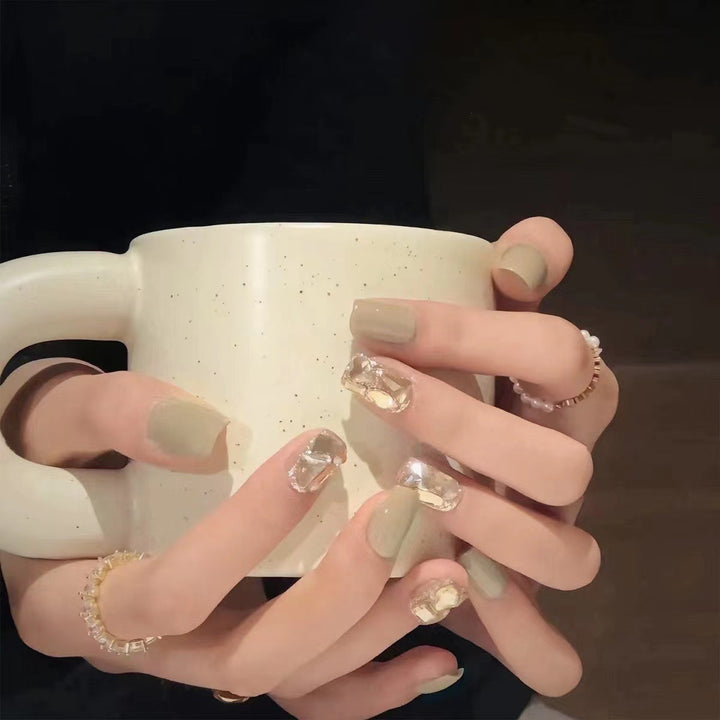 Trendy Stiletto Nails Bowlift