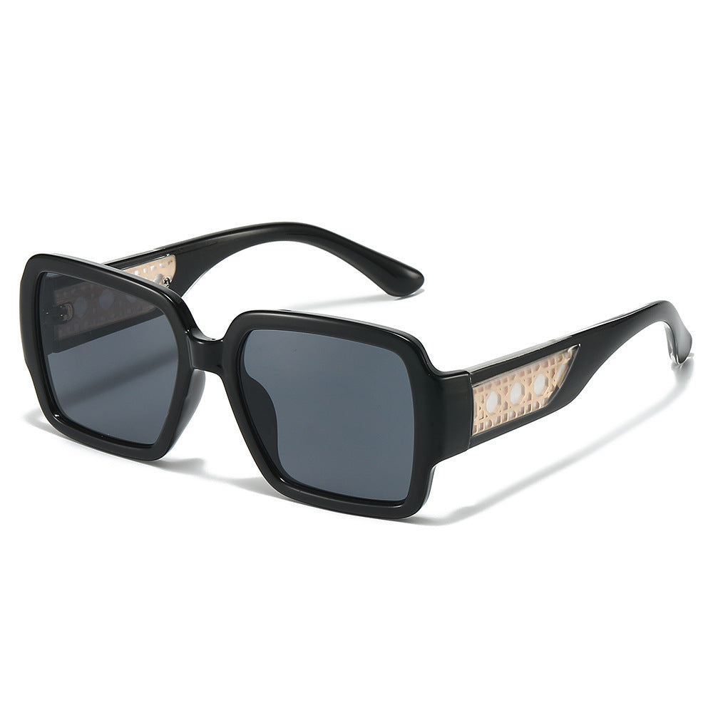 Wide-Brim Retro-Inspired Sunglasses Bowlift
