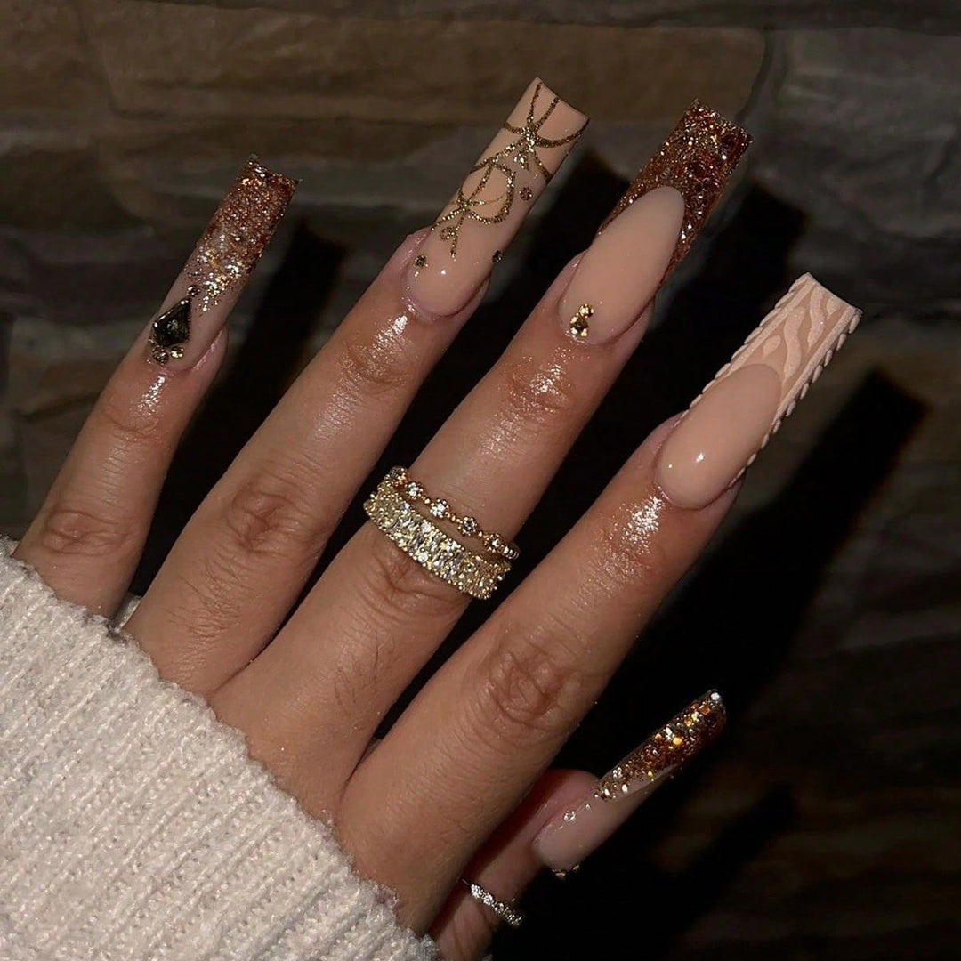 Artificial nail set with glamorous glitter and decorative elements Bowlift