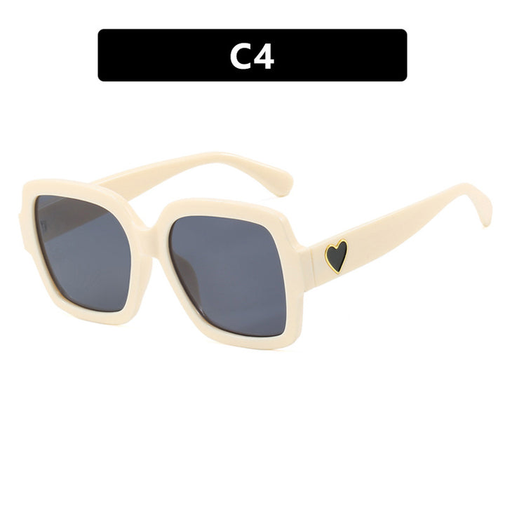 Women's square sunglasses with fashionable heart accent Bowlift