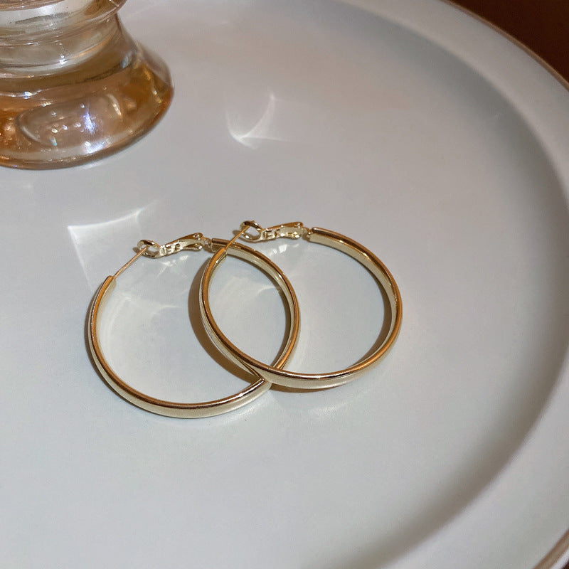 Fashionable Hoops Made of High-Quality Precious Metal Bowlift