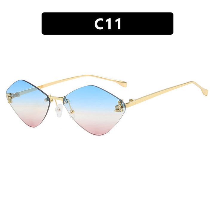 Women's geometric sunglasses in an extravagant design with gradient lenses Bowlift