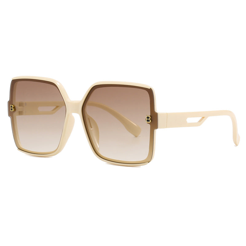 Women's fashionable oversized sunglasses with extravagant accents Bowlift