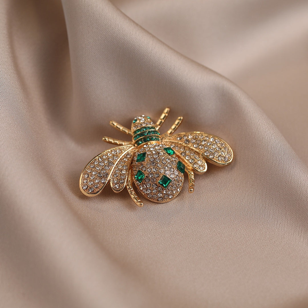 Exquisite Brooch in Bee Design Bowlift
