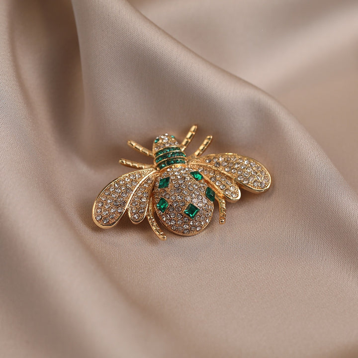 Exquisite Brooch in Bee Design Bowlift