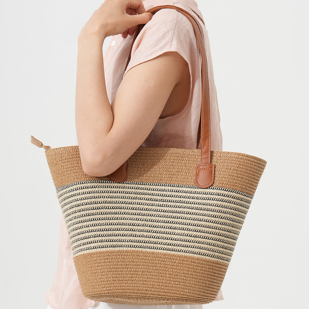 Stylish beach bag with decorative striped pattern Bowlift