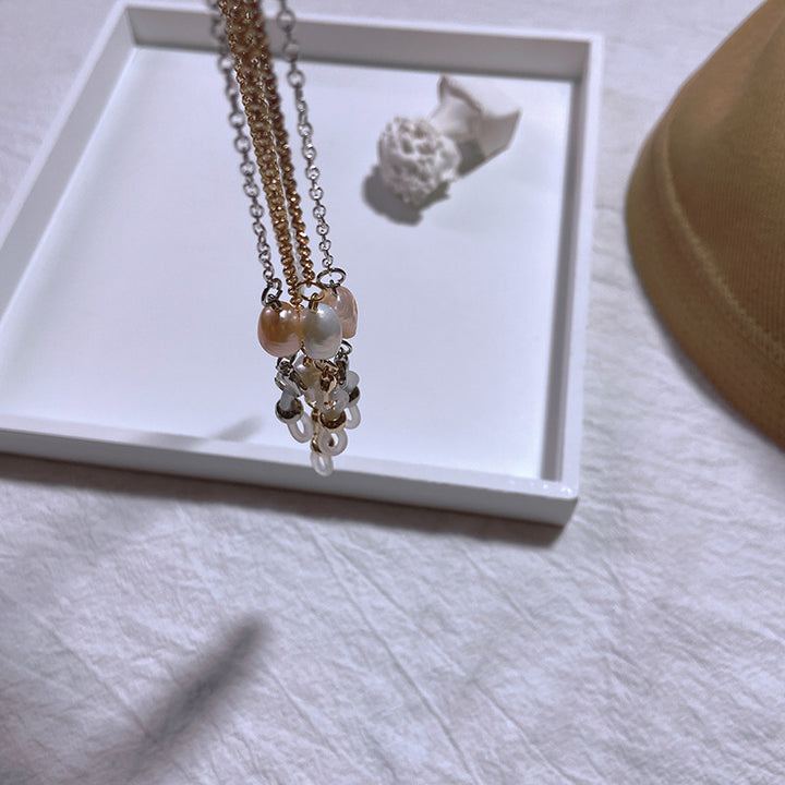Elegant jewelry holder chain with pearl and gold accents Bowlift