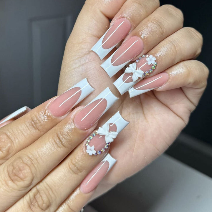 Artificial nail set with dreamy 3D flowers and bow decorations Bowlift