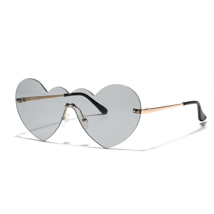 Ladies extravagant heart sunglasses with protective lenses Bowlift