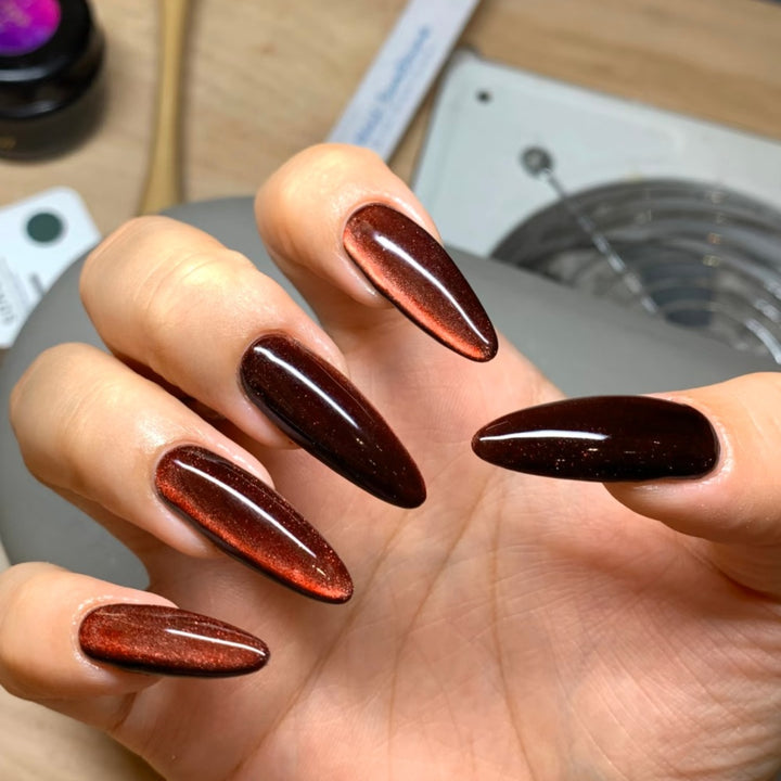 Artificial nails in modern glamour look Bowlift