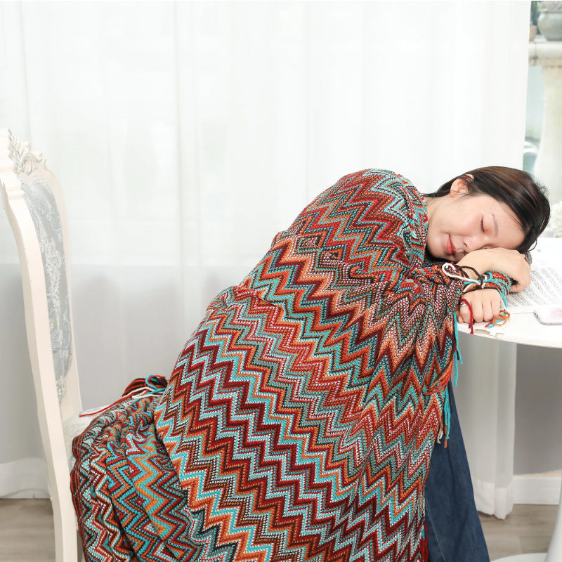 Ladies Decorative Zigzag Pattern Blanket Bowlift