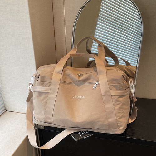Sporty Travel Bag With Versatile Storage Options Bowlift