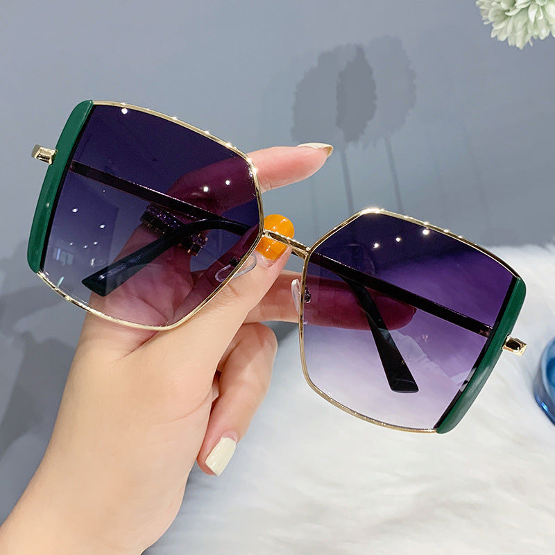 Women's oversized sunglasses with glamorous frame Bowlift