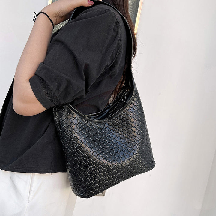 Textured Woven Hobo Bag Bowlift