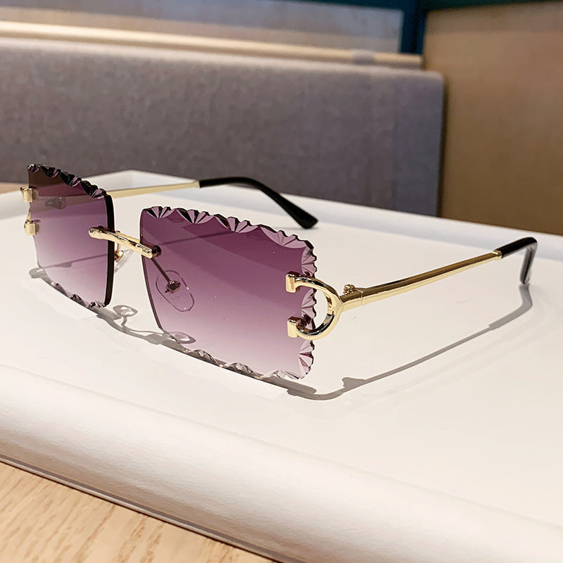 Ladies fashionable sunglasses with playful frame Bowlift