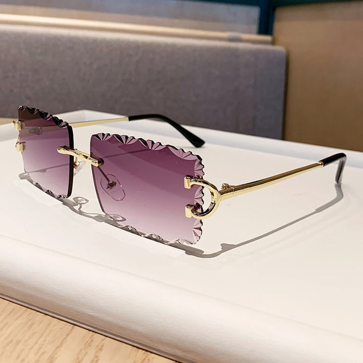 Ladies fashionable sunglasses with playful frame Bowlift