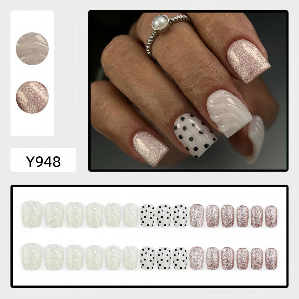 Artificial nails with diverse patterns and glitter effects Bowlift
