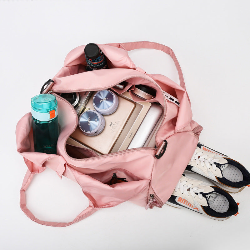 Sporty Weekend Bag With Ergonomic Carrying Handle And Versatile Compartment Setup Bowlift