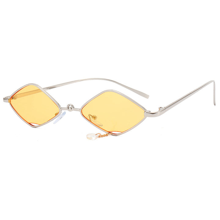 Ladies fashionable sunglasses with faceted frame Bowlift