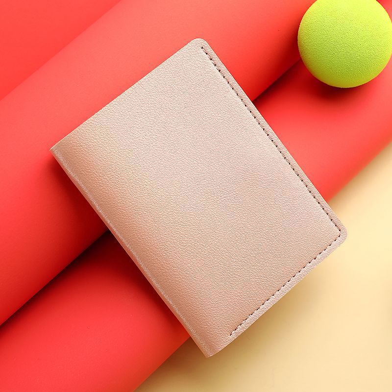 Sleek Leather Cardholder Bowlift