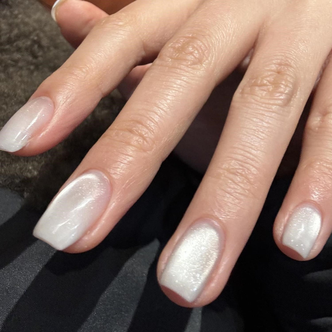 Elegant Press-On Nail Set with Glossy Pearl Finish Bowlift
