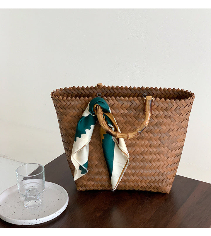 Handmade basket bag with stylish braiding pattern Bowlift