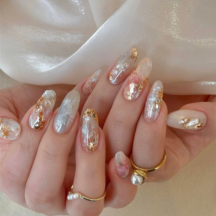 Artificial nails with glamorous metallic details and sparkling design Bowlift