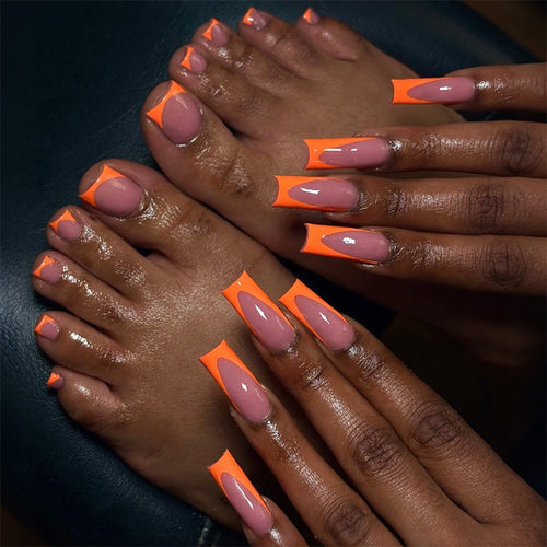 Acrylic nail set with stylish geometric design elements Bowlift