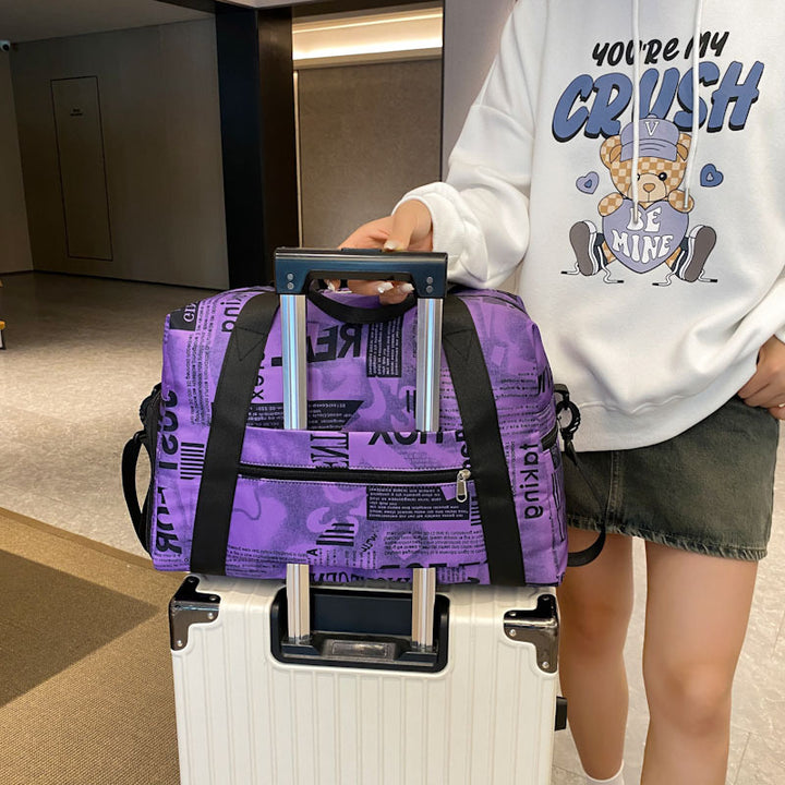 Sporty travel bag with playful elephant pattern Bowlift