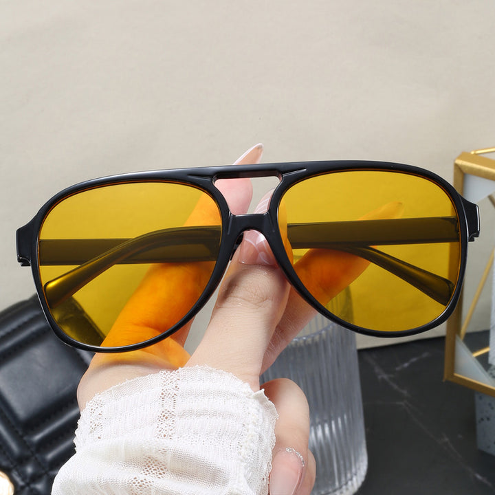 Women’s Oversized Sunglasses with Sporty Design Bowlift