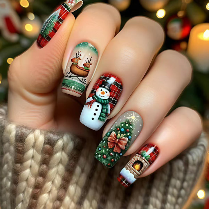 Holiday-Themed Nail Art Design Bowlift