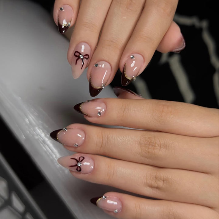 Elegant artificial nails with floral accents Bowlift