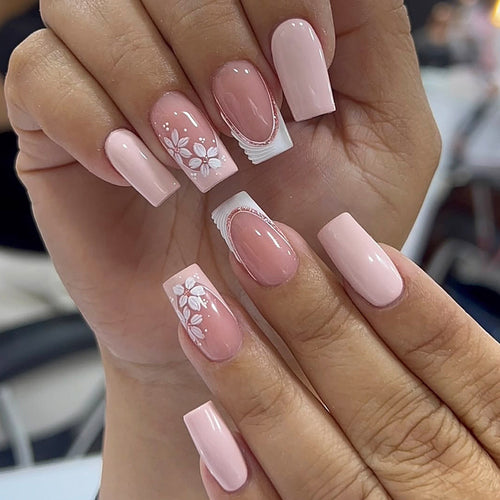Nail art set with elegant floral designs Bowlift