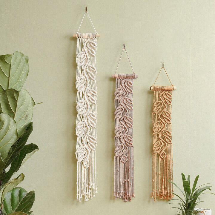 Handwoven Macrame Wall Decoration with Leaf Design