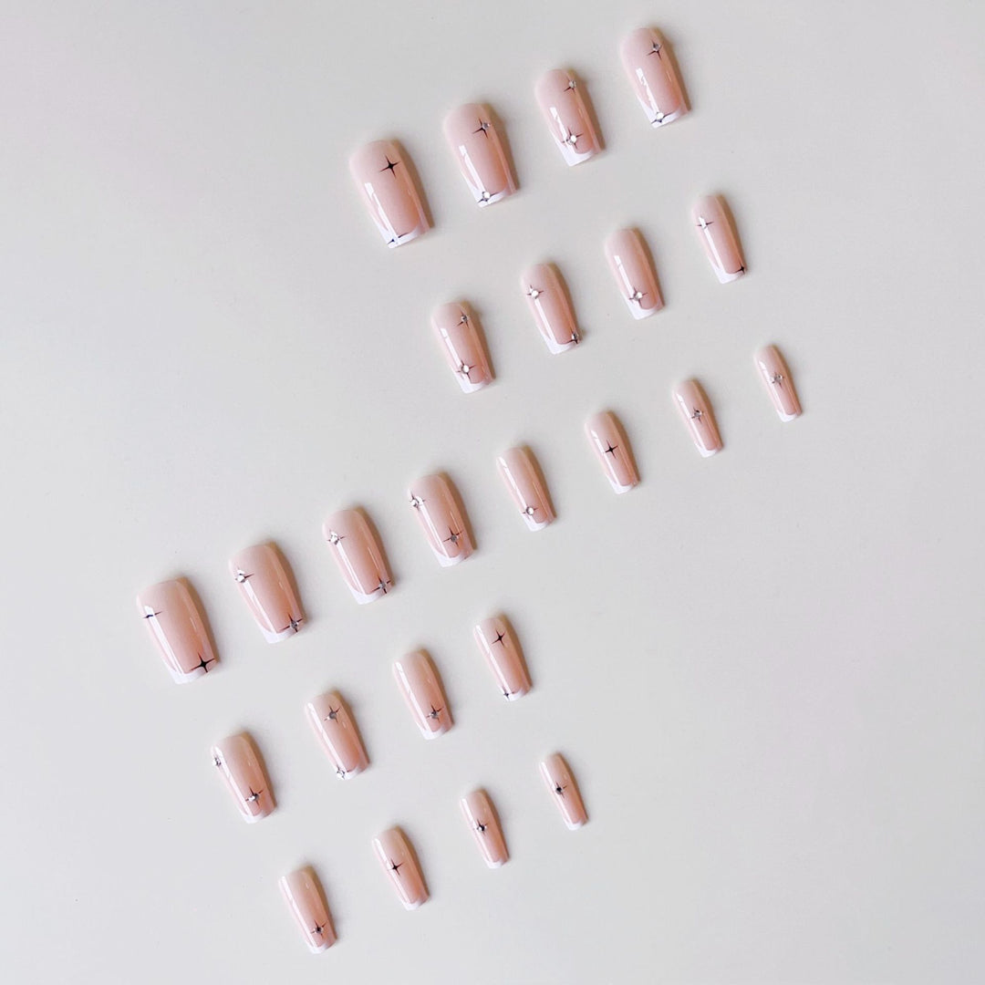 Artificial nail tips with elegant French tips Bowlift
