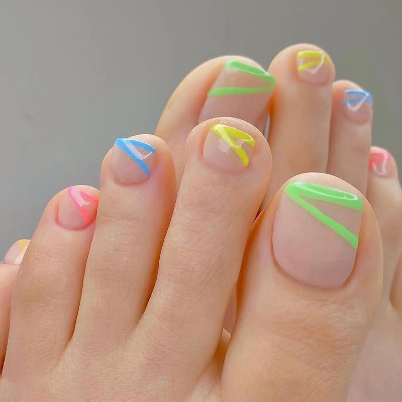 Artful toenail design with modern lines Bowlift