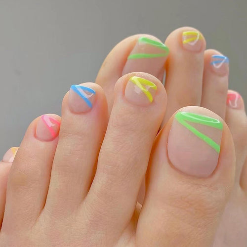 Artful toenail design with modern lines Bowlift