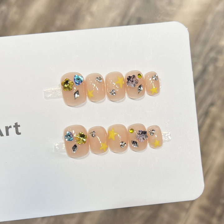 Decorative Press-On Nail Art Set with Sparkling Accents Bowlift