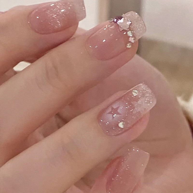 Glamorous designer nails Bowlift